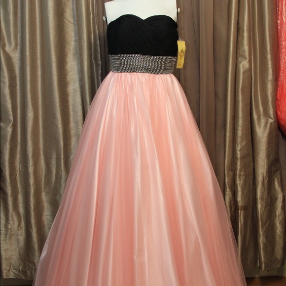 Dress - Picture 2 of 5